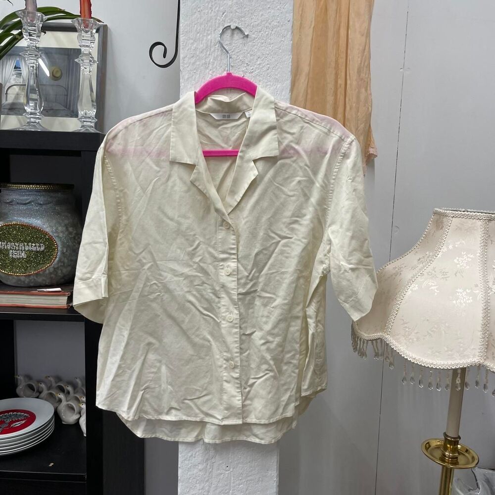 Uniqlo Men's Cream and White Shirt